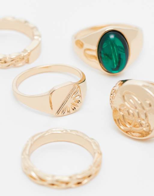 ASOS DESIGN - Confezione da 5 anelli con sigillo dorati con pietra verde, 2 di 3