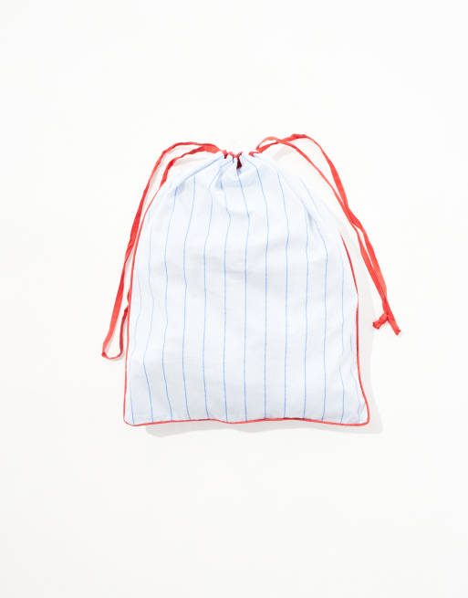 ASOS DESIGN - Confezione regalo con pigiama blu a righe con finiture a zig-zag, 2 di 5