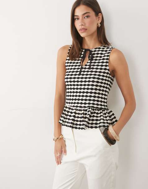 ASOS DESIGN - Conjunto a cuadros vichy monocromáticos de top sin mangas con sobrefalda de croché de punto liso - view 1