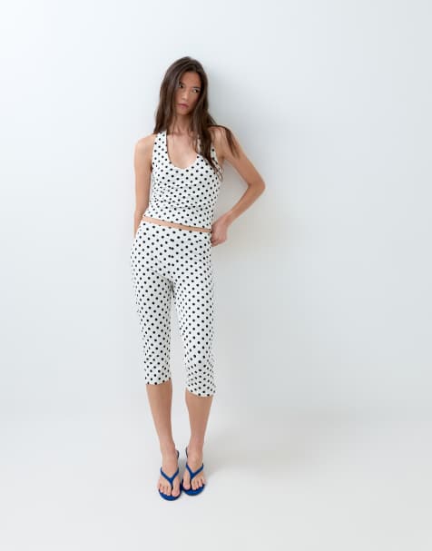 ASOS DESIGN - Conjunto color crema con estampado de lunares de leggings capri y top con cuello halter - view 1