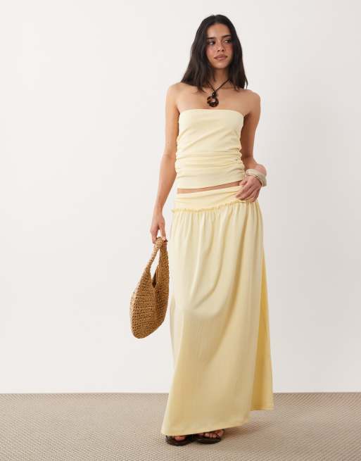 ASOS DESIGN - Conjunto color crema de top fruncido con escote palabra de honor