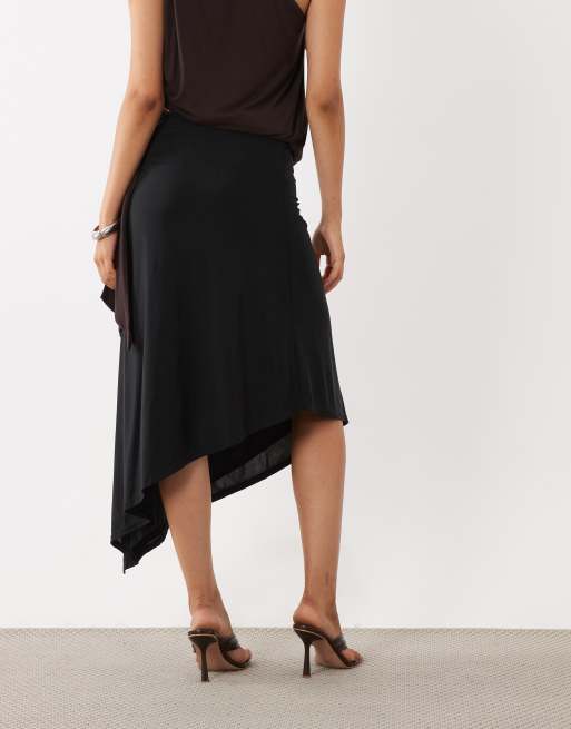 ASOS DESIGN - conjunto con top corto de corte irregular y falda asimétrica con abalorios en negro, 5 de 5