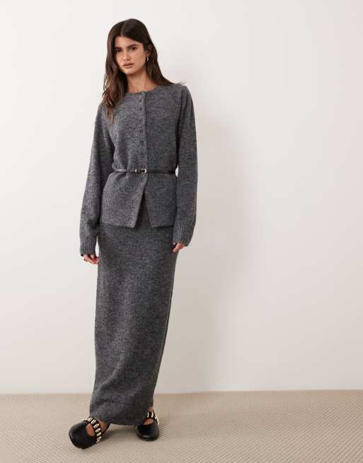 ASOS DESIGN - conjunto de cárdigan con cinturón de piel sintética en gris carbón, 3 de 4