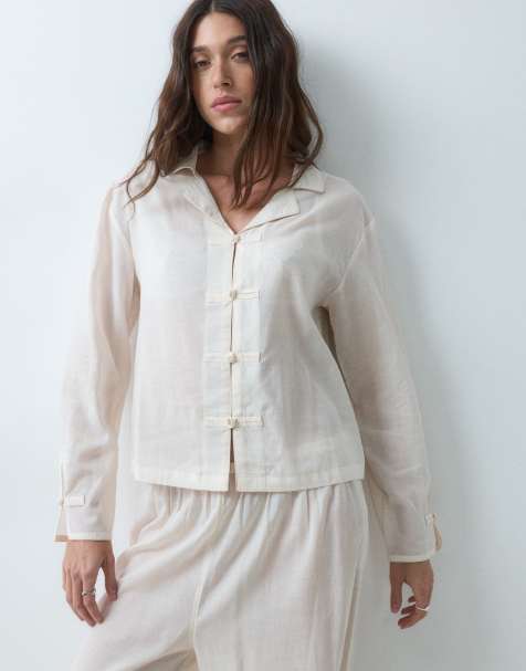 ASOS DESIGN conjunto de pijama de camisa de manga larga y pantalón de pernera ancha en tejido modal con detalle de cierre brandeburgo en crema - view 1
