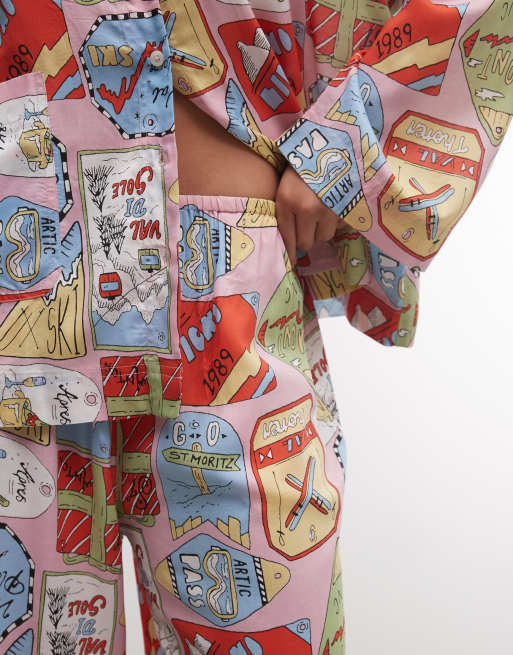 ASOS DESIGN conjunto de pijama tejida de modal de manga larga con estampado de postal de Christmas, 3 de 4