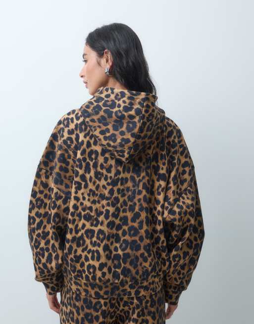 ASOS DESIGN conjunto de sudadera con capucha con estampado de leopardo, 2 de 4