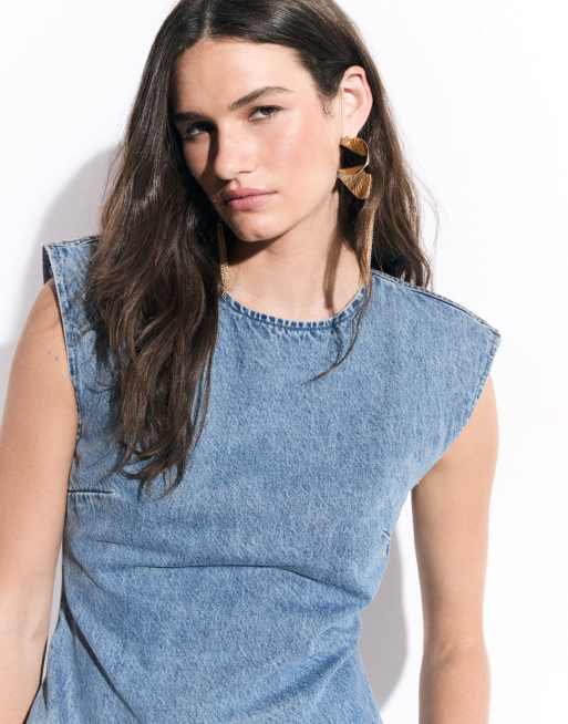 ASOS DESIGN - conjunto denim sin mangas con hombreras en azul medio claro, 3 de 8