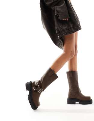 ASOS DESIGN - Conquest - Bikerstiefel aus hochwertigem Leder in Braun mit Metallelement-Brown