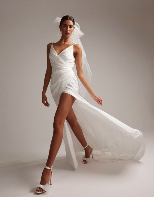 FhyzicsShops DESIGN – Constance – Bröllopsklänning i satin med omlottdesign framtill och låg rygg