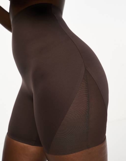 ASOS DESIGN – Contouring – Figurformende Shorts in Braun mit Netzstoff und mittlerem Halt