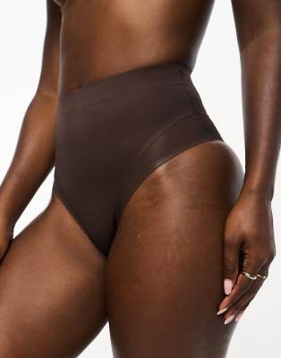 ASOS DESIGN - Contouring - Figurformender Slip in Braun mit mittlerem Halt, hohem Bund und Netzstoff-Einsatz-Brown