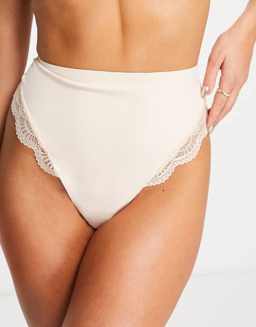 ASOS DESIGN – Contouring – Figurformender Tanga in Beige mit Spitzenbesatz und mittlerem Halt