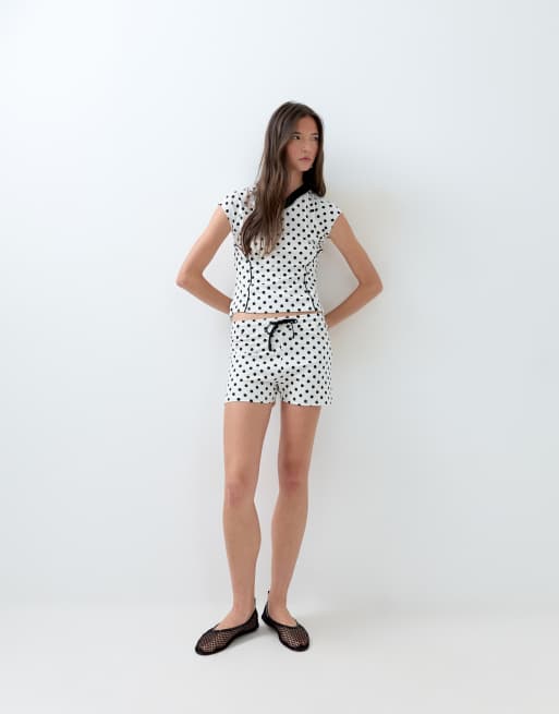 ASOS DESIGN - Coordinato color crema a pois con pantaloncini corti e top, 1 di 3