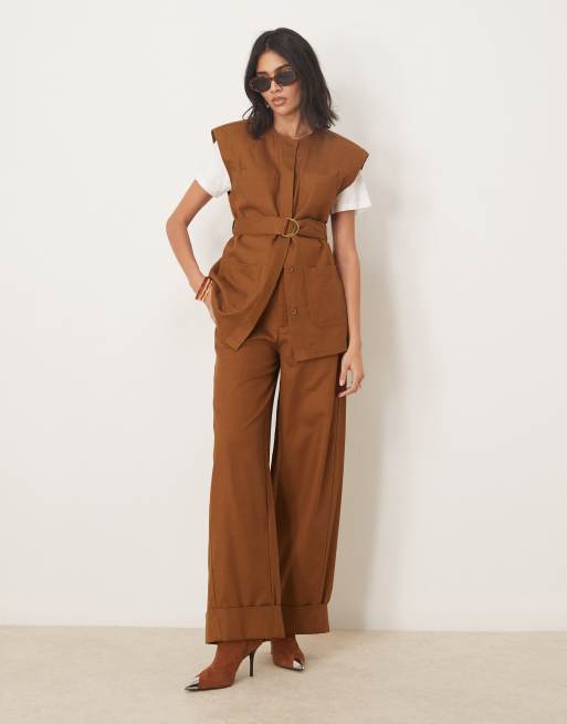 ASOS DESIGN - Coordinato color cuoio con camicia senza maniche e pantaloni comodi