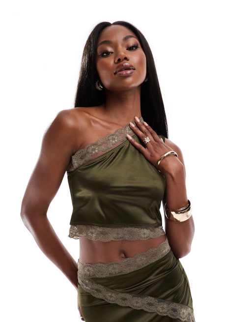 ASOS DESIGN - Coordinato color kaki con crop top in raso elasticizzato monospalla e gonna lunga
