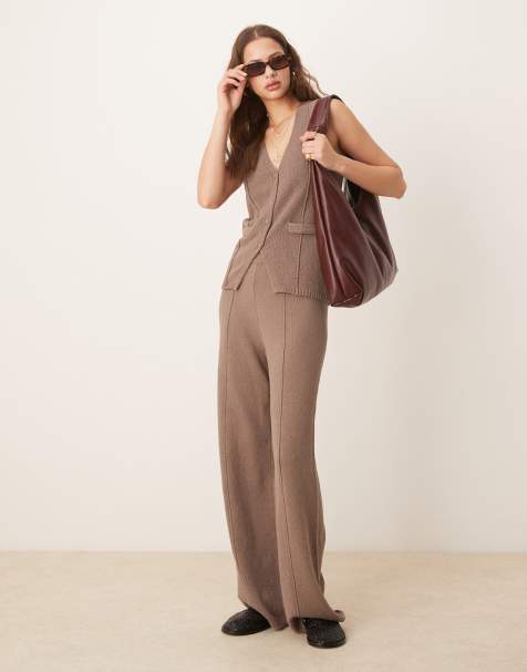 ASOS DESIGN - Coordinato color moka con pantaloni in maglia a fondo ampio e gilet con scollo a V e cuciture a vista - view 1