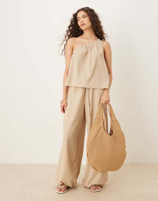 ASOS DESIGN - Coordinato color pietra con pantaloni palazzo e top monospalla