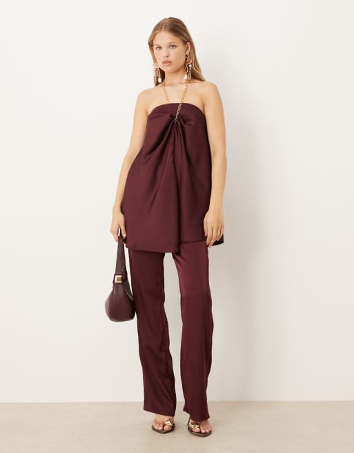 ASOS DESIGN - Coordinato color prugna con pantaloni e top in raso allacciato al collo con catenina dorata