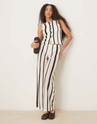 ASOS DESIGN - Coordinato con gilet testurizzato semitrasparente bianco e nero a righe - view 1