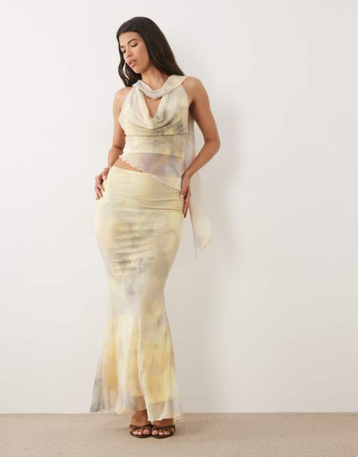 ASOS DESIGN - Coordinato in rete a fiori sfocati con top drappeggiato con scollo ad anello e gonna lunga, 2 di 3