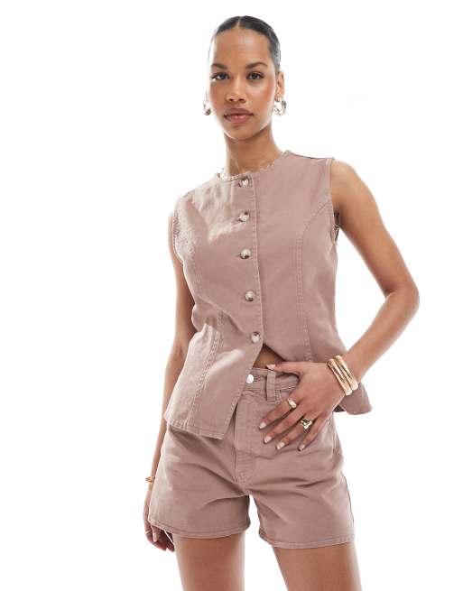 ASOS DESIGN - Coordinato con pantaloncini e gilet in denim color mocha