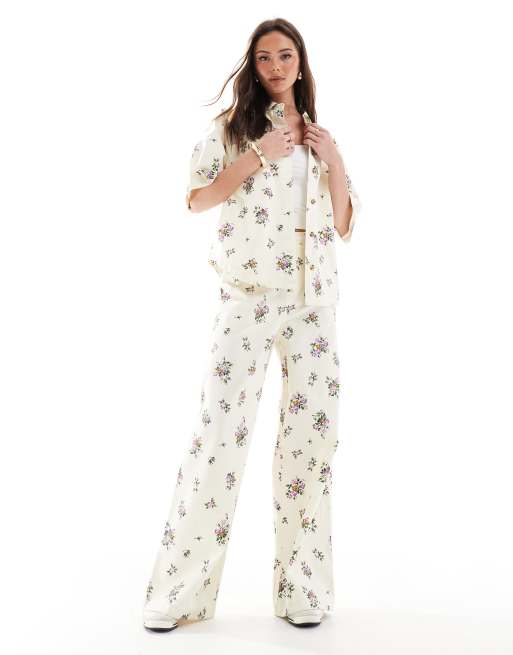 ASOS DESIGN - Coordinato con stampa a fiori composto da camicia a maniche corte e pantaloni a fondo ampio e vita alta