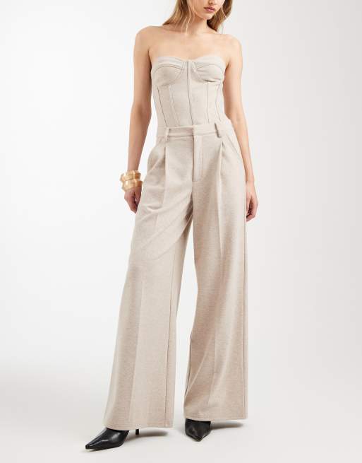 ASOS DESIGN - Coordinato crema a spina di pesce con pantaloni con fondo ampio e top a fascia stile corsetto spazzolato