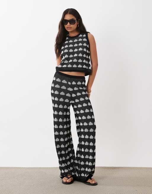 ASOS DESIGN - Coordinato da mare con top senza maniche in maglia all'uncinetto a pois, 2 di 4