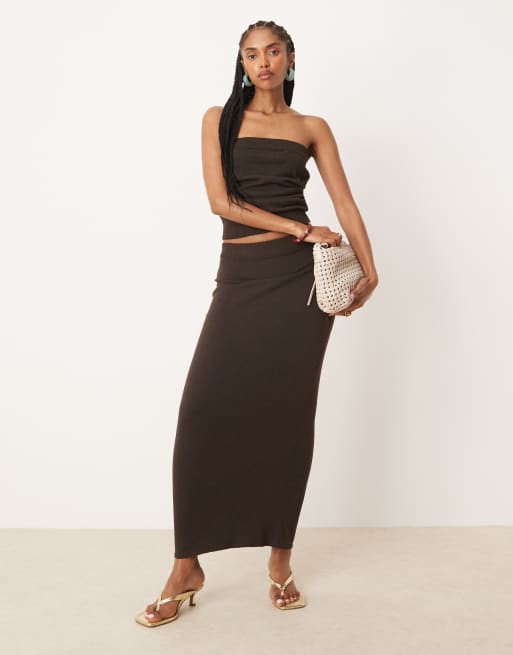 ASOS DESIGN - Coordinato in maglia bouclé color cioccolato con gonna midi e fascia arricciata
