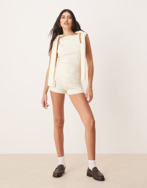 ASOS DESIGN - Coordinato in maglia compatta color latticello con canottiera e pantaloncini strutturati