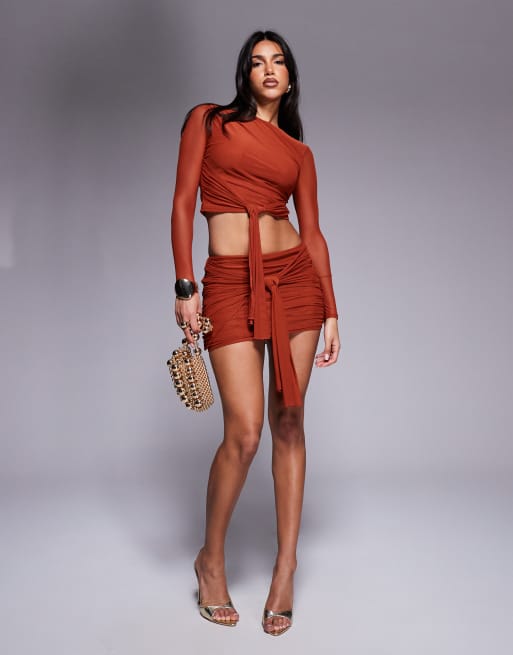 ASOS DESIGN - Coordinato in rete arricciata con top drappeggiato e minigonna color ruggine