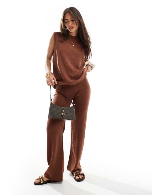 ASOS DESIGN - Coordinato in tessuto fiammato lavorato a maglia color ruggine con top senza maniche e pantaloni a fondo ampio