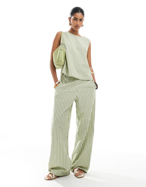 ASOS DESIGN - Coordinato kaki a righe in seersucker con pantaloni dritti e top rivestito e allacciato sui lati