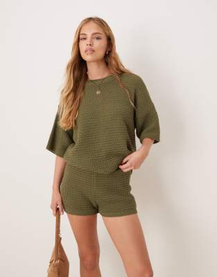ASOS DESIGN - Coordinato kaki in maglia con impunture con pantaloncini e T-shirt comoda - view 1