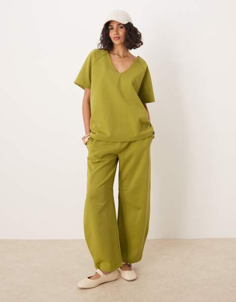 ASOS DESIGN - Coordinato kaki in tessuto interlock con T-shirt e joggers a cilindro - view 1