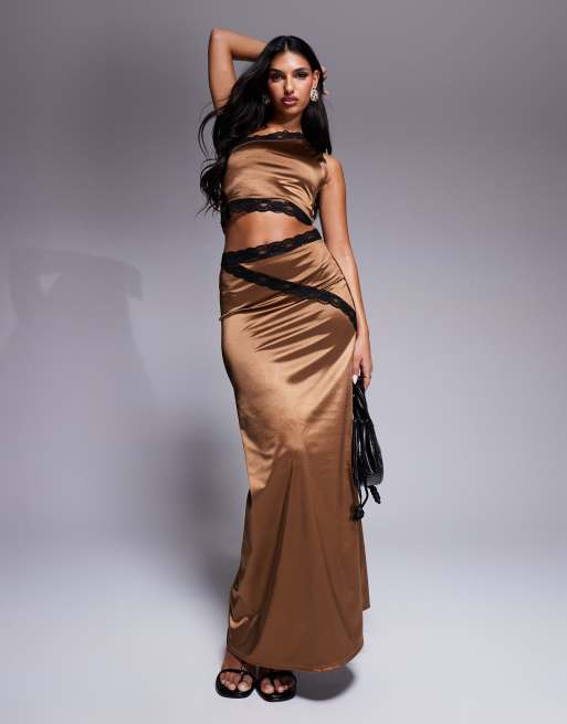 ASOS DESIGN - Coordinato marrone con crop top monospalla con dettagli in pizzo a contrasto e gonna lunga