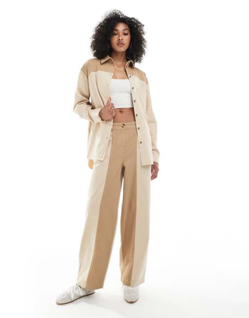 ASOS DESIGN - Coordinato marrone con pantaloni e camicia giacca oversize color block