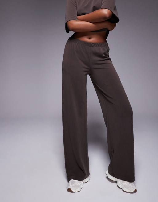 ASOS DESIGN - Coordinato marrone con T-shirt a corsetto e pantaloni