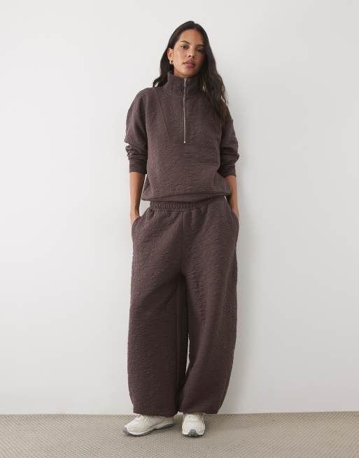 ASOS DESIGN - Coordinato marrone jacquard con joggers comodi e felpa con zip corta, 1 di 3