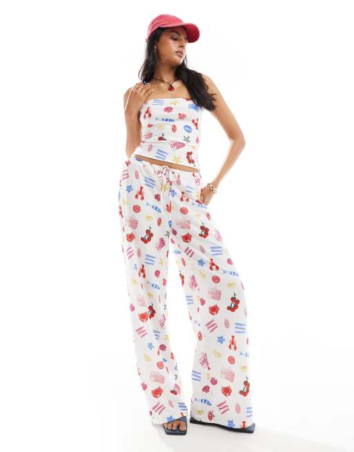 ASOS DESIGN - Coordinato multicolore con stampa di cibo estivo testurizzato composto da top a fascia e pantaloni a fondo ampio