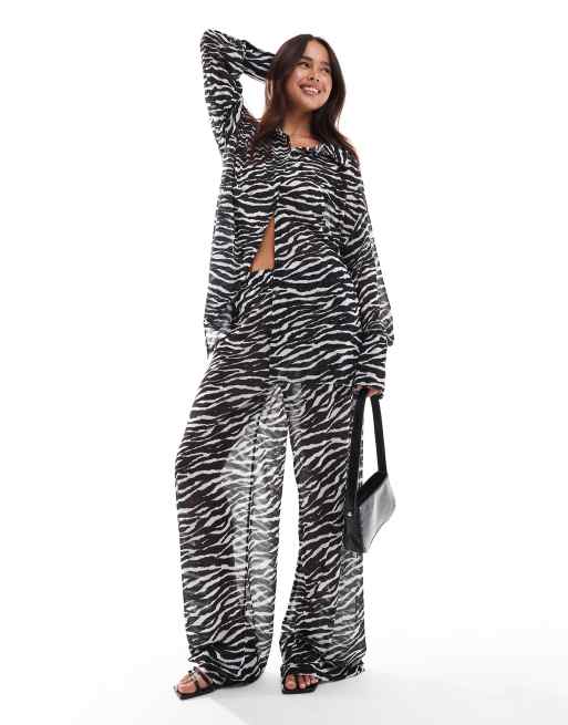 ASOS DESIGN - Coordinato multicolore con stampa zebrata composto da pantaloni e gonna oversize in chiffon