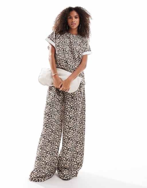 ASOS DESIGN - Coordinato multicolore leopardato con T-shirt squadrata e joggers