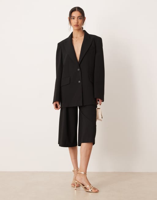 ASOS DESIGN - Coordinato nero con pantaloni culotte e blazer taglio lungo