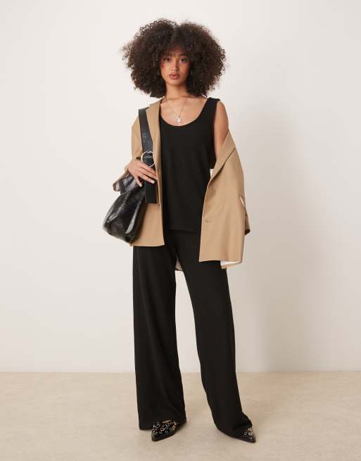 ASOS DESIGN - Coordinato nero morbido al tatto con canotta taglio lungo con scollo rotondo e pantaloni