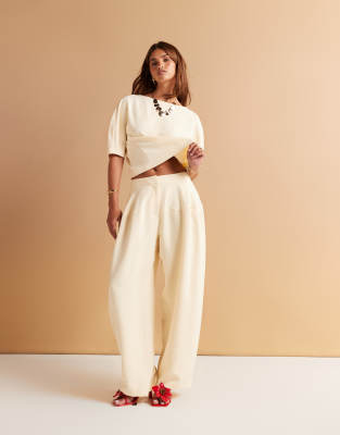 ASOS DESIGN - Coordinato sartoriale con pantaloni oversize a cilindro con pannello e top con maniche a palloncino e scollo dritto - view 1