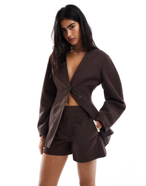 ASOS DESIGN - Coordinato sartoriale in misto lino color cioccolato con top allacciato al collo e pantaloni