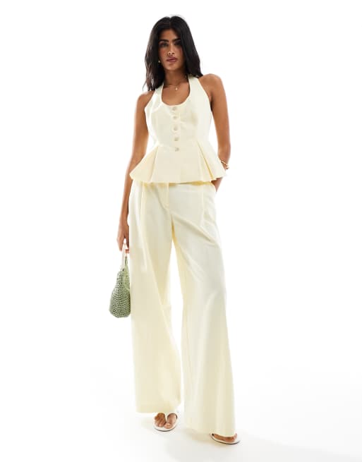 ASOS DESIGN - Coordinato sartoriale in misto lino color latticello con top allacciato al collo e pantaloni