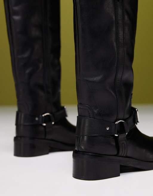 ASOS DESIGN – Cora – Kniehohe Bikerstiefel aus Leder in Schwarz mit Metallelement, 3 von 4