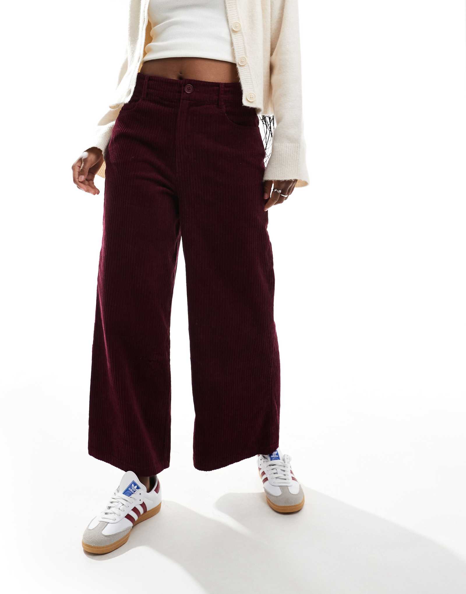 Широкие брюки ASOS DESIGN cord crop бордового цвета