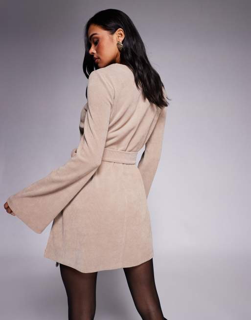 ASOS DESIGN – Cord-Minikleid in Neutral mit ausgestellten Ärmeln und Bindegürtel, 4 von 4